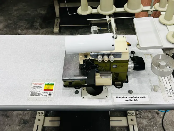 Máquina de Costura Overlock Direct Drive 