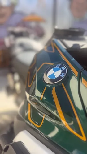 Belíssima GS1300 option 719 único dono, revisão em dia com garantia de fábrica!