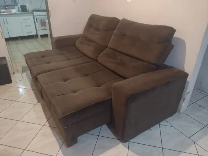 Sofá retrátil, reclinável, com baú