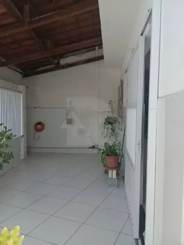 Casa Reformada no Bairro Jabotiana com Garagem para Até 4 Veículos