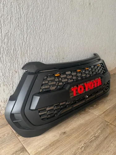 Vendo grade frontal com led Toyota Hilux  