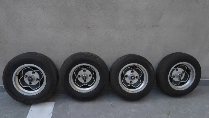 Rodas aro 13 furacão 4x130 com pneus 