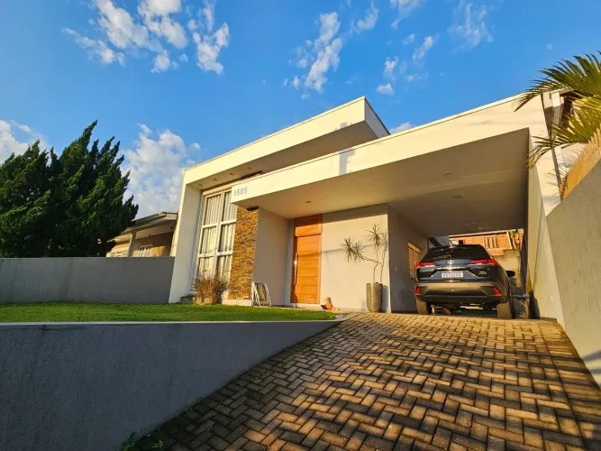 Linda Casa Moderna com excelente Localização