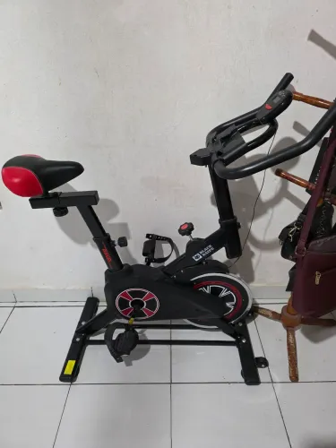 Vendo uma bicicleta de ginástica