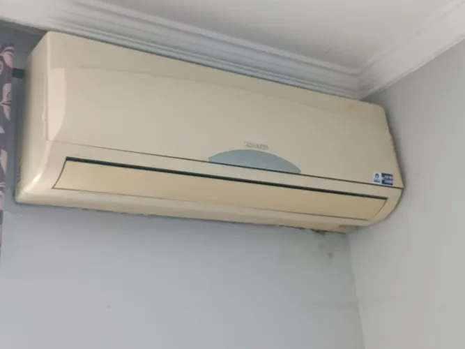 Vendo ar-condicionado 18.000btus c/ defeito não está funcionando p/ tirar peças