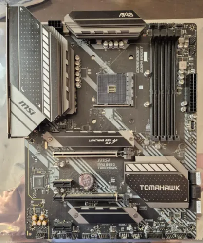 Placa mãe B550 MSI TOMAHAWK