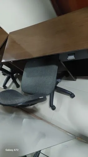 Mesa e cadeira para computador