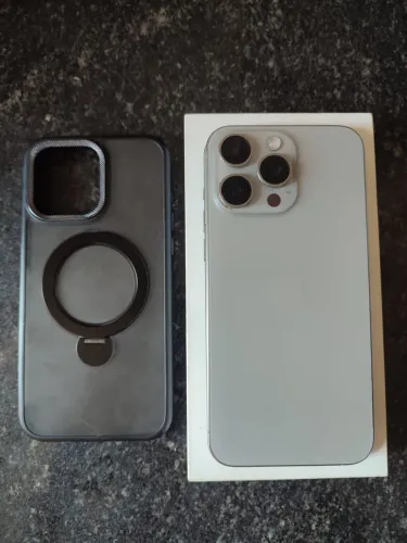 iPhone 15 pro max na caixa - Sem marcas e único dono 