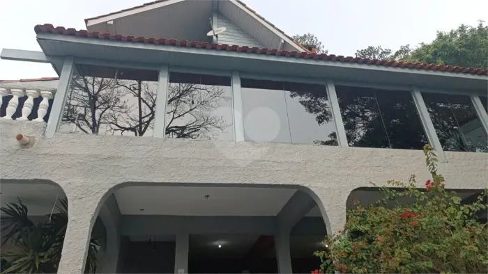 Sobrado para aluguel possui 329 metros quadrados com 3 quartos em Roseira - Mairiporã - SP