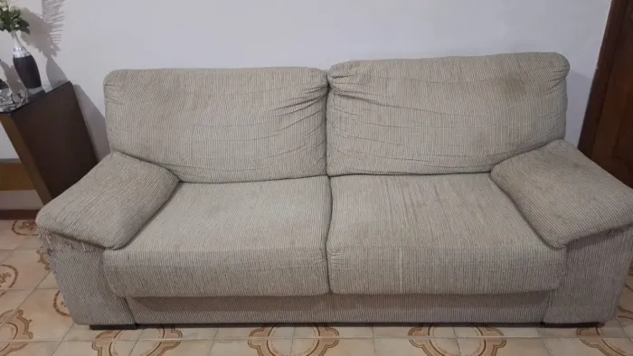 Sofá de veludo de 3 lugares para doação