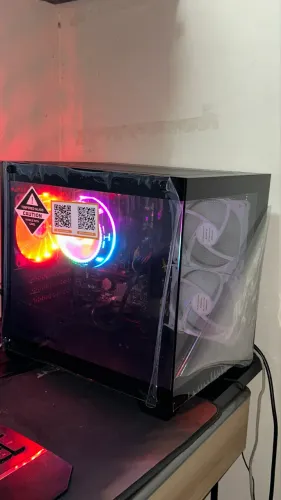 PC Gamer Aquário Ryzen 3 2200G | 8GB Dual Channel | SSD 256GB | Novo no Plástico!