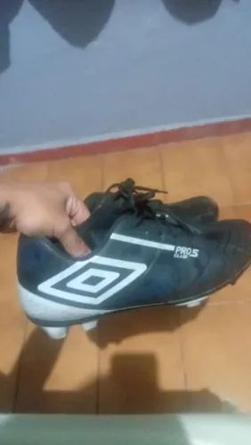 chuteira da umbro tamanho 40