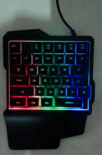Single Handed K7 RGB : Seminovo