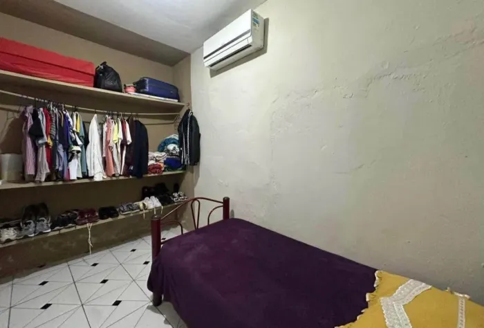 C.S Vende-se casa na terra firme.