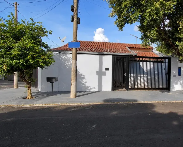 Casa com Piscina no Jardim Mugnaini