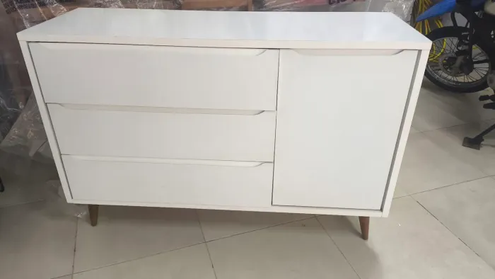 Cômoda retrô 3 gavetas 1 porta