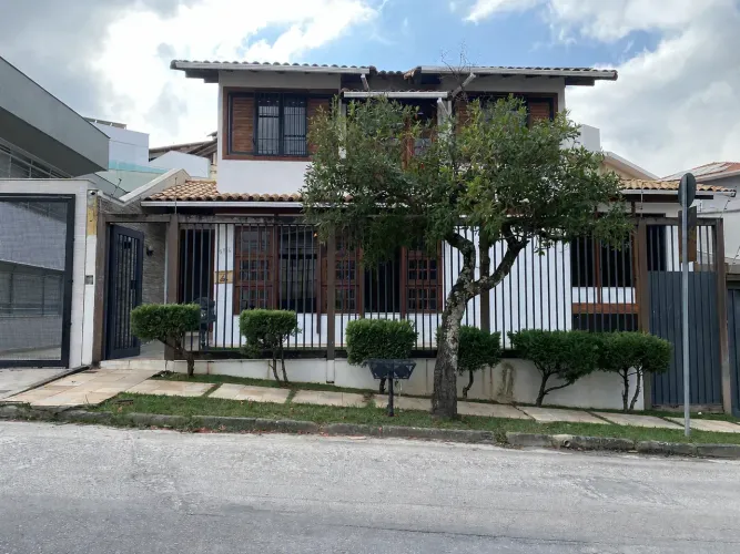 Imóvel para venda possui 290 metros quadrados com 4 quartos em Belvedere - Belo Horizonte