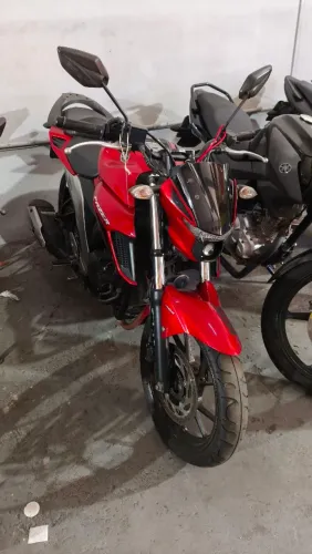 YAMAHA FZ 25 VERMELHA 2023 Shalon veículos Cariacica 