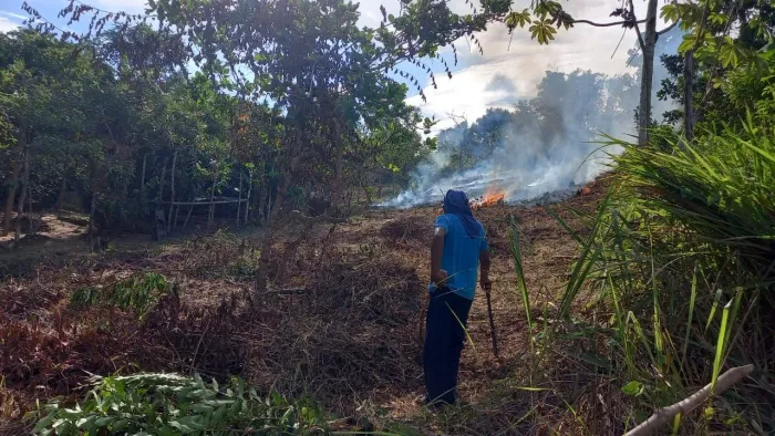 V/T terreno mede 15 por 45 , fica na cidade de Iranduba