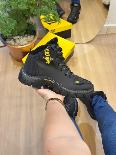 Bota Caterpillar preta Adventure 34 ao 45