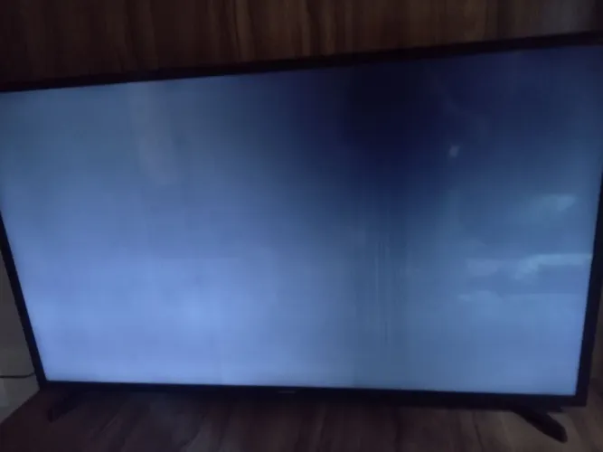 Vendo TV com defeito