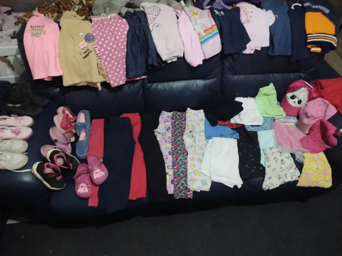 Lote de roupa de menina usada de 2 anos pra mais 