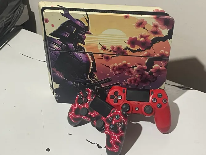 Ps4 slim 1 terá de memória,funcionando tudo,dois controles e base de carregamento