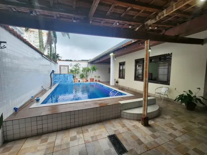 Casa com 3 dormitórrios no  Canto do Forte - Praia Grande - SP