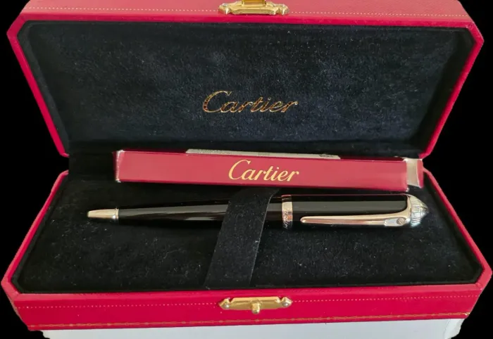 Caneta R de Cartier com kit de recarga junto. SEMI NOVA