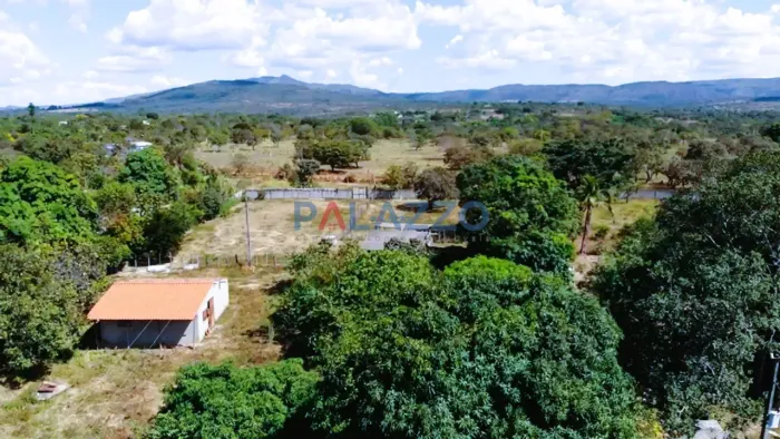 Vende-se chácara de 20.000M², com 02 casas de 02 quartos, PADRE BERNARDO/GO.