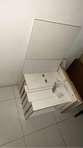 Guarda-roupa branco de canto
