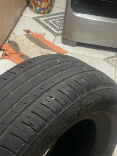Pneus medida 205 65 15 perfeito