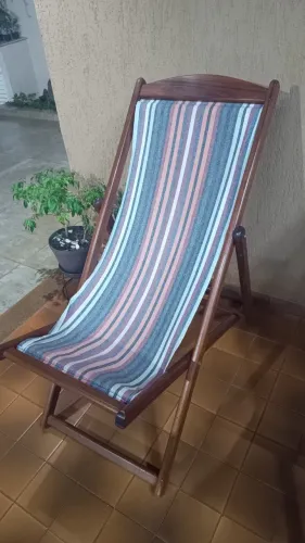 Espreguiçadeira em madeira maciça