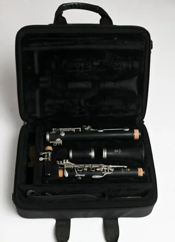 Clarinete Yamaha Ycl255id Em Sí Bemol Com Estojo