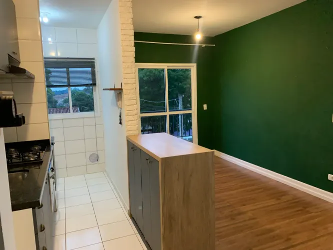 Apartamento grande com sacada em Almirante Tamandaré
