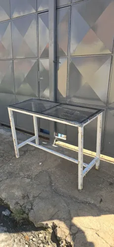 Bancada de ferro com vidro 