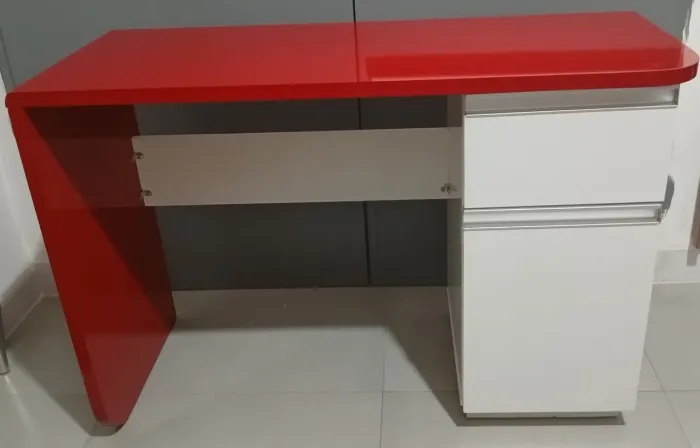 Desapego - Escrivaninha em MDF
