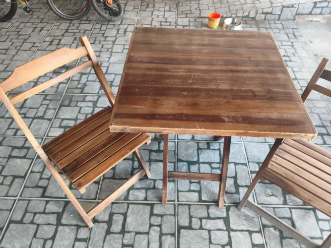 Mesa madeira com 4 cadeiras