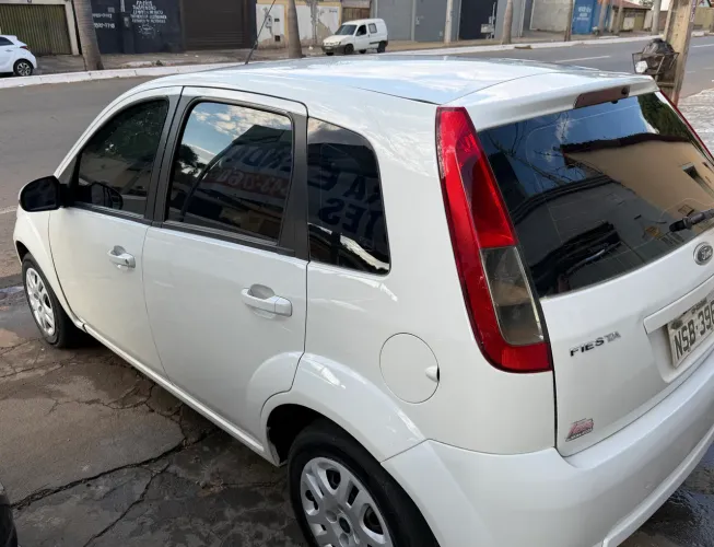 Ford Fiesta SE 1.6 8V Flex 5P 2014