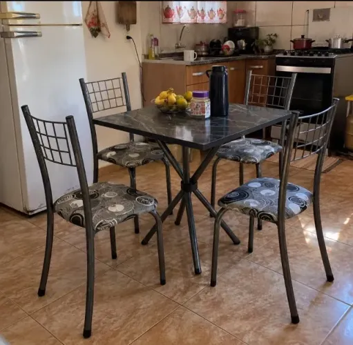 Mesa de Cozinha Com 4 Cadeiras (Entrega Rápida Produto Novo)