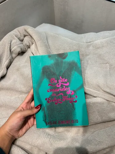 OS SETES MARIDOS DE EVELYN HUGO - LIVRO