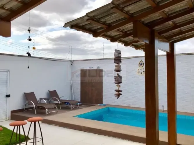 Casa Linear de Alto Padrão