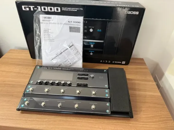 BOSS GT-1000 (apenas 9 meses de uso)