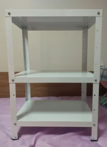 Armário branco de aço pequeno