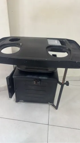 Vendo uma mesa de manicure