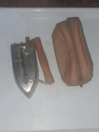 Ferro de Passar Roupa (RELÍQUIA)