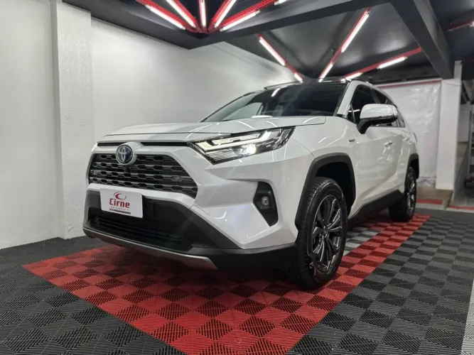 Toyota RAV4 2.5 XSE 4X4 Aut. (híbrido) 2024