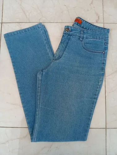 Calça Jeans 42 Corte Reto - Em Perfeito Estado 