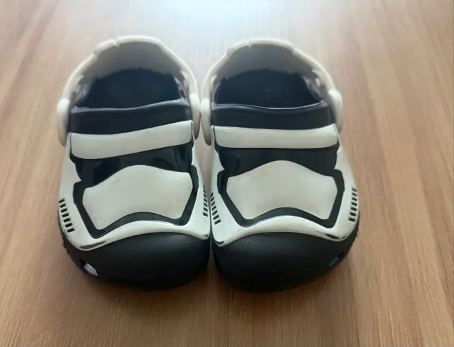 crocs star wars brilha no escuro infantil