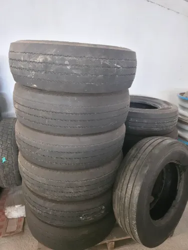 Pneu 235 / 70 r17,5
